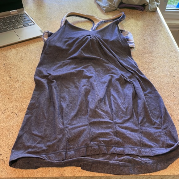 Lulu tank with built in bra. - Picture 2 of 2